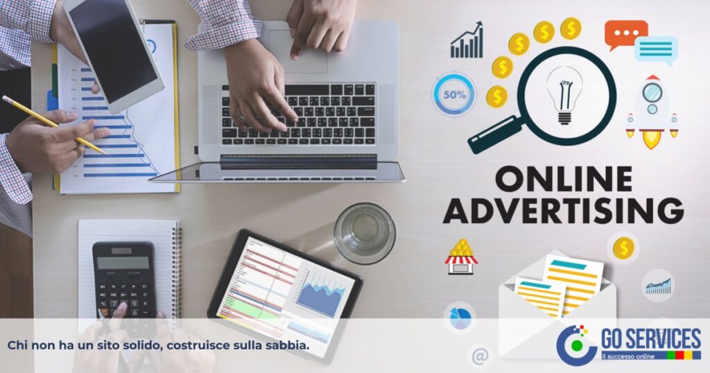 Professionista analizza campagne di pubblicità online su Google e Meta Ads per promuovere la propria attività